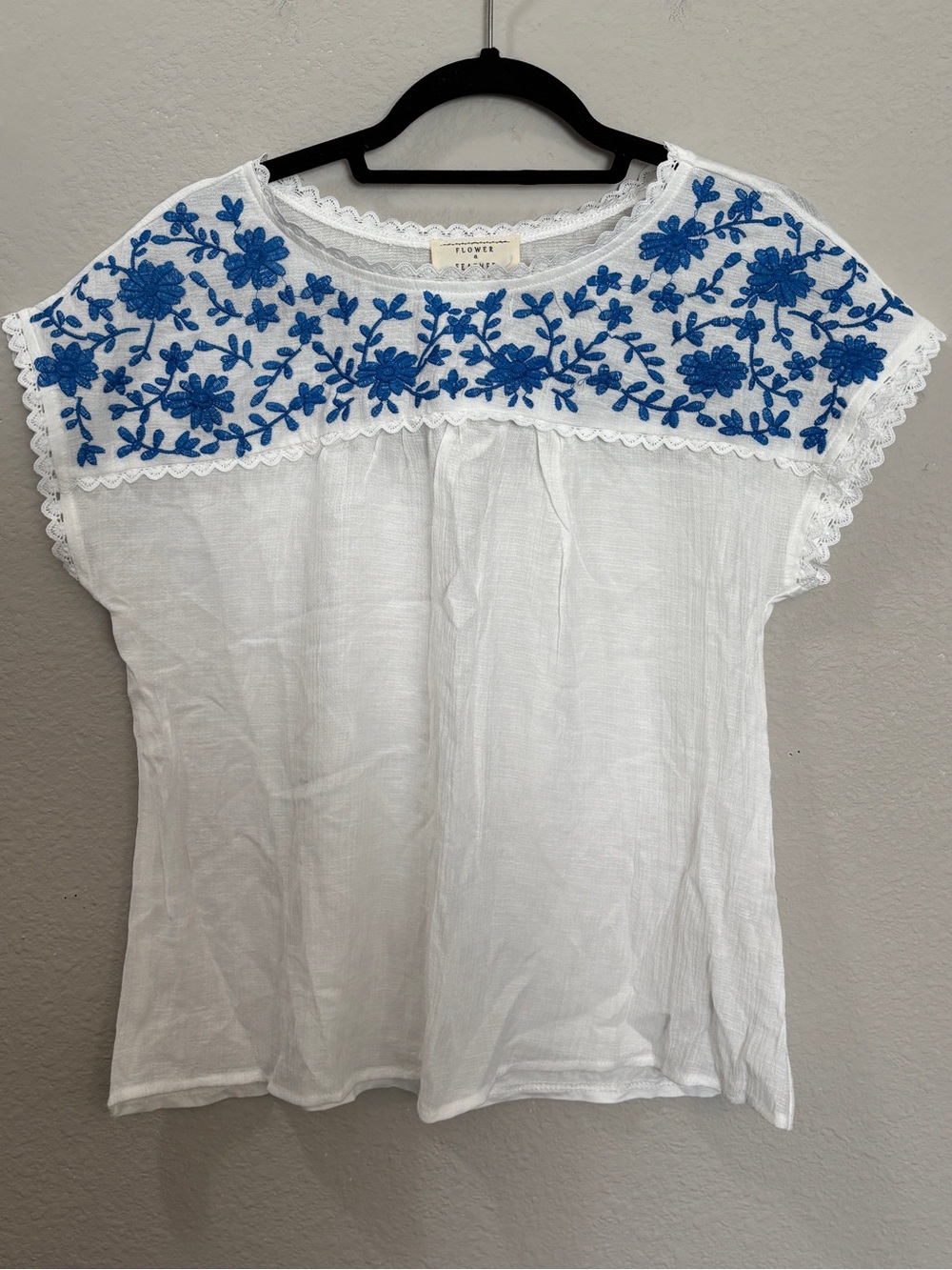 Flower & Feather Blue White Floral Embroidered Boho Blouse Size Medium